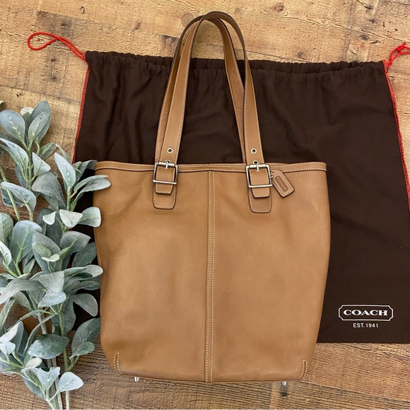 Coach Handbags - COACH Large Camel Leather Shoulder/Tote Bag